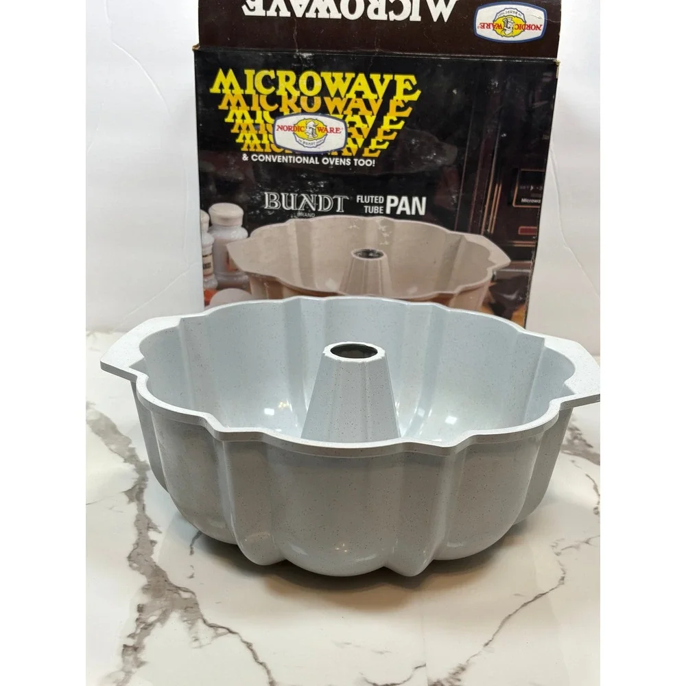 Nordic Ware Vintage Bundt Fluted Tube Pan Microwave‎ & Conventional Oven Safe